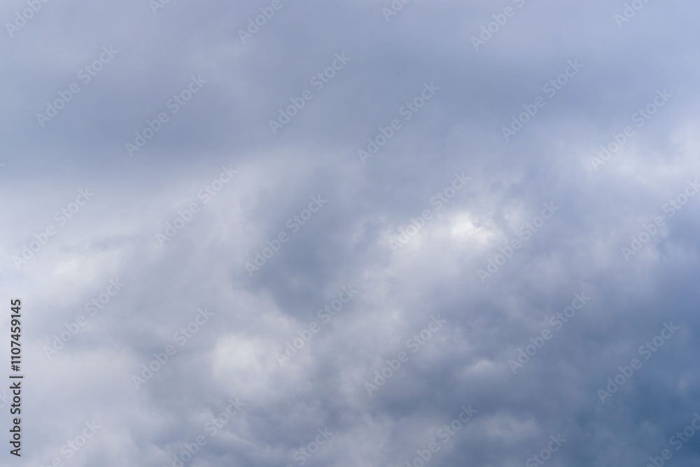 Obraz premium 秋雨の午後の曇り空06