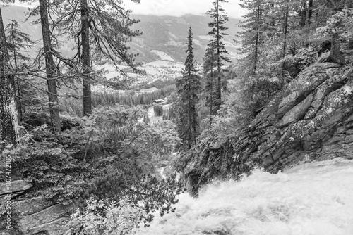 In den österreichischen Alpen photo