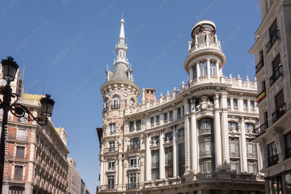 Obraz premium Casa de Allende buildings in Madrid Plaza de Canalejas