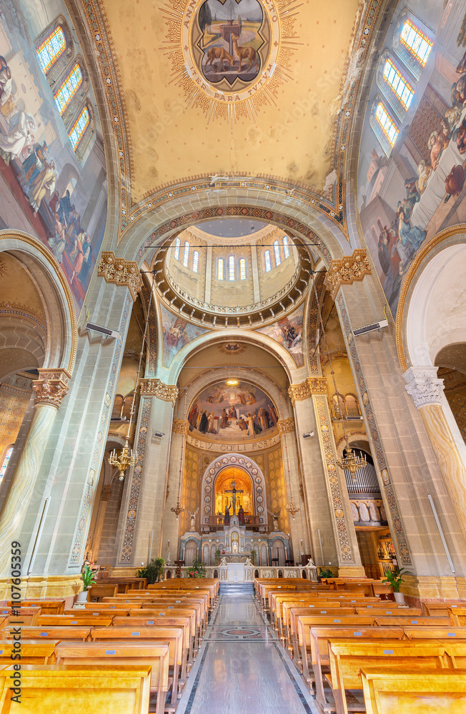 Fototapeta premium ALESSANDRIA, ITALY - SEPTEMBER 10, 2024: The nave of church Santuario della Beata Maria del Portone.
