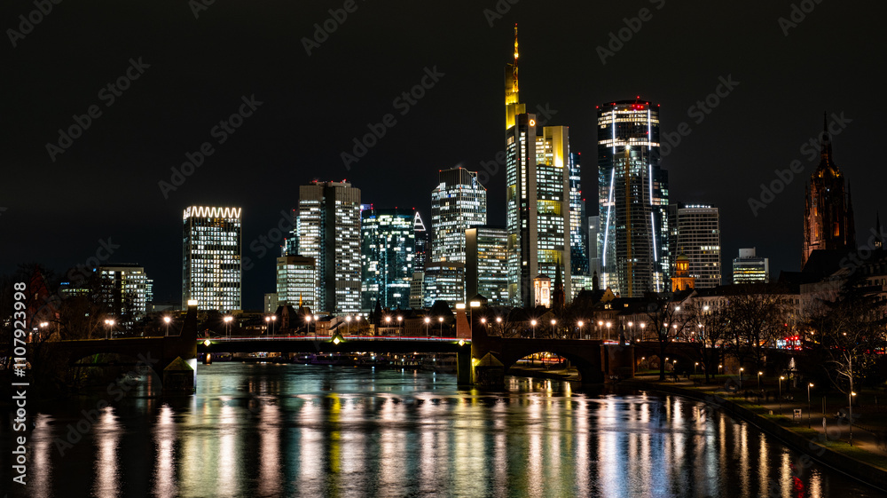 Naklejka premium Frankfurt am Main, Skyline bei Nacht