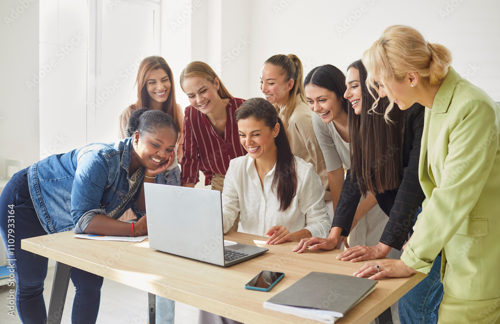 Obraz premium Female coaching training at laptop online, diverse friends, business group of successful confident women, beautiful office workers, professional young lady leaders gather to improve team performance