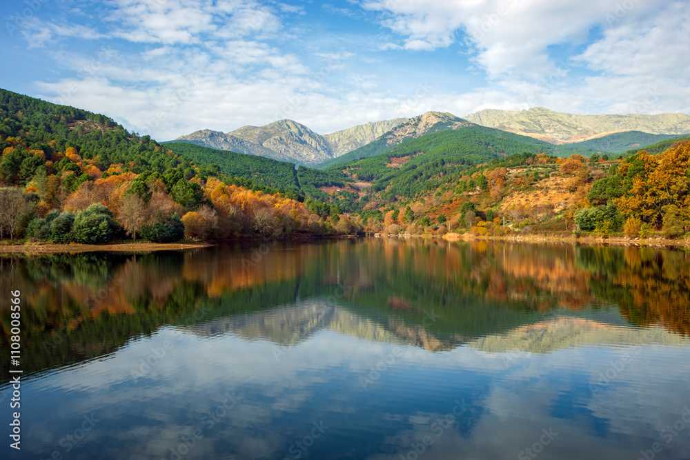 Fototapeta premium Beautiful autumn view of the Sierra de Gredos from the Riocuevas reservoir in Arenas de San Pedro, Avila, Castile and Leon, Spain