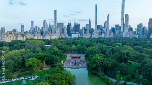 Canvas Print Central Park and Manhattan skyline aerial view at dusk.