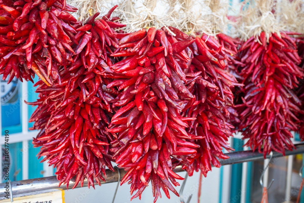 Naklejka premium Drying chili pepper in New Mexico. Very popular spice in local cuisine