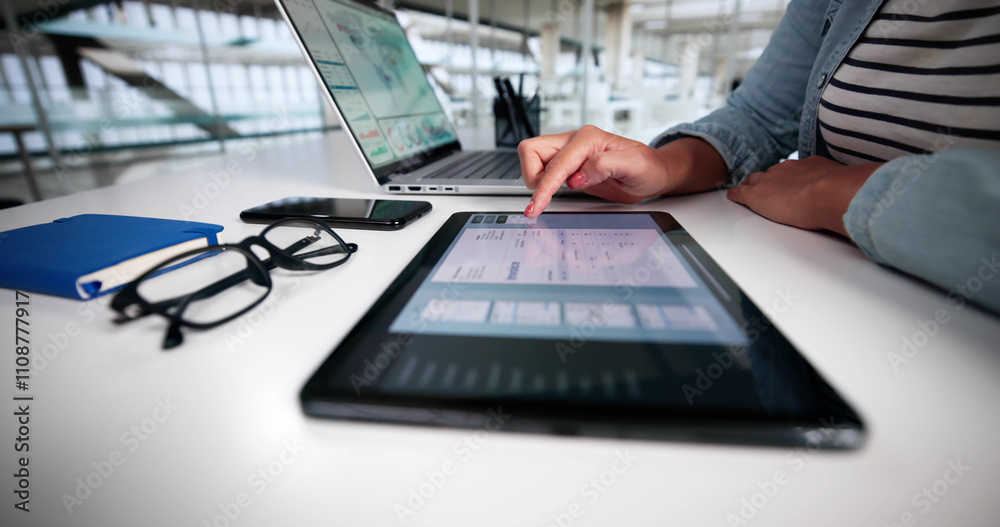 Fototapeta premium Digital Electronic Bill And Accountant E Invoice