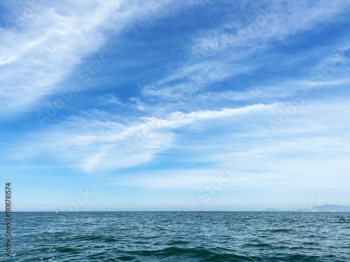 Wallpaper Mural 夏の青空と海の波景色 Torontodigital.ca