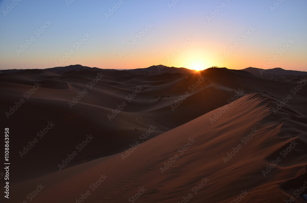 Fototapeta premium Sahara dessert view as the sun goes down.