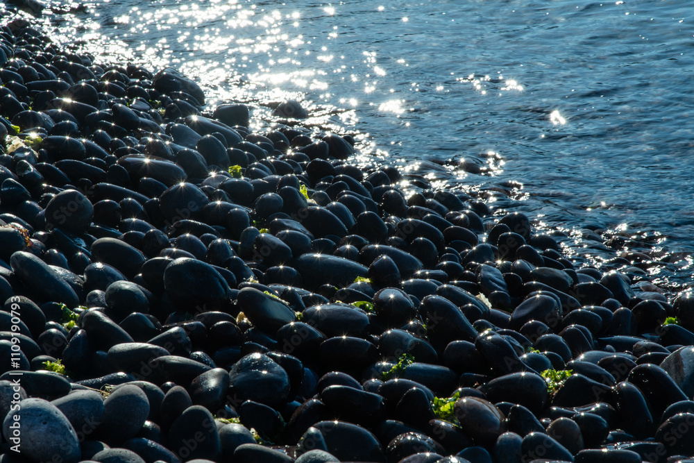 Obraz premium Pebble beach at Hongdo Island, South Korea