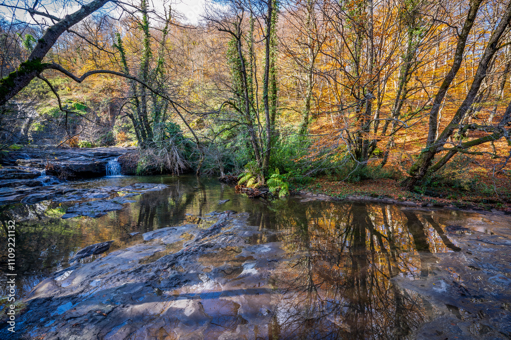 Obraz premium Suuctu waterfalls in Mustafakemalpasa, Bursa