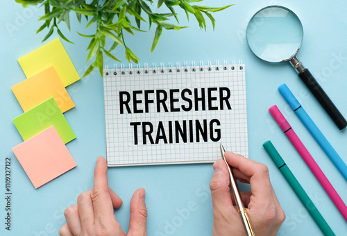 Foto Refresher Training text on paper on blue background