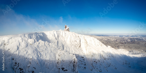 Obraz na płótnie panoramic view on Sniezne Kotly - famous valley in Giant mountains during winter sunny day in Poland w salonie