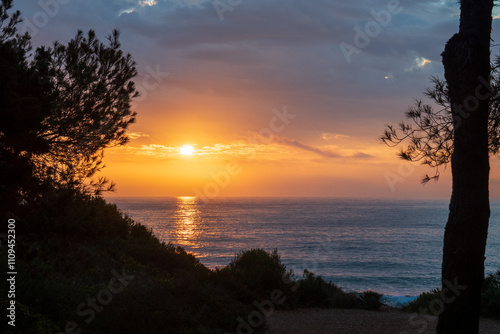 Sonnenaufgang am Mittelmeer im Naturpark Serra d'Irta bei Alcossebre, Provinz Castellón, Autonome Gemeinschaft Valencia, Spanien photo