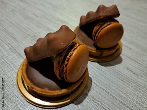 Tartelette chocolat,ourson guimauve et macarons 