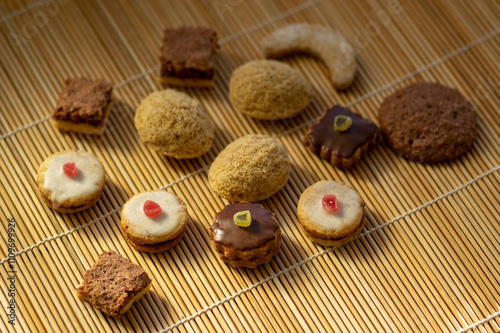 Obraz na płótnie Various kinds of tasty Christmas chocolate, nuts and filled cookies on japanese wooden mat w salonie