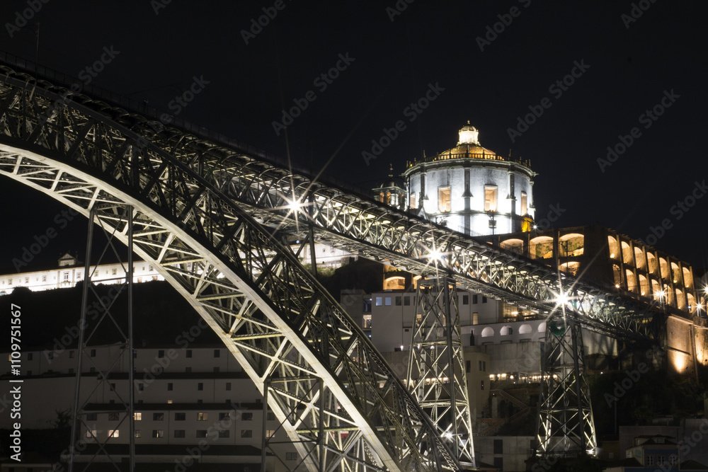 Obraz premium Buildings in downtown, Ribeira, Porto in Portugal by night