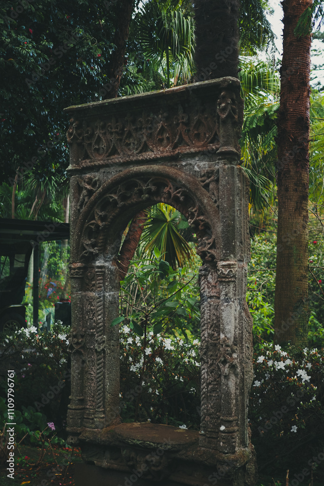 Obraz premium arch in the park