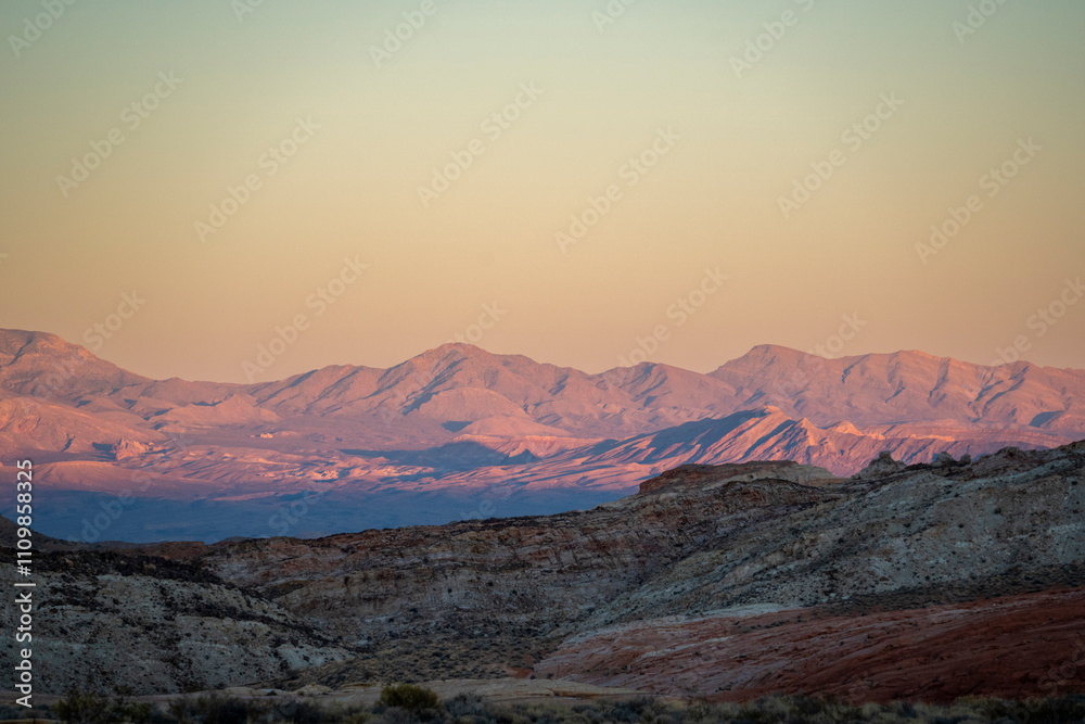 Naklejka premium sunset in the mountains