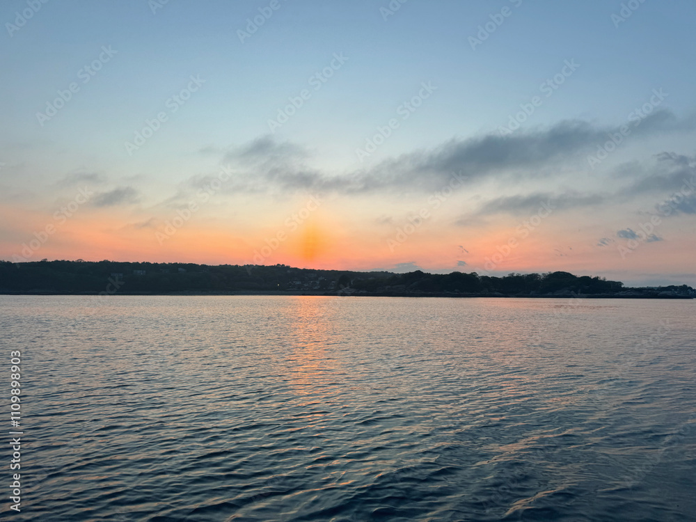 Obraz premium sunset over the lake