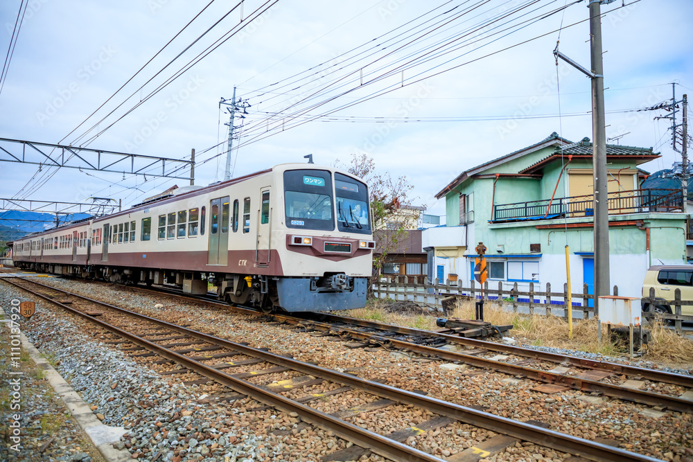 秩父鉄道 長瀞駅から発車する6000系 埼玉県長瀞町 Chichibu Railway. 6000 series departing from Nagatoro Station. Saitama Pref, Nagatoro Town. 秩父鉄道 長瀞駅から発車する6000系 埼玉県長瀞町 Chichibu Railway. 6000 series departing from Nagatoro Station. Saitama Pref, Nagatoro Town.