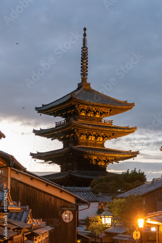 Obraz na płótnie The Yasaka Pagoda, also known as the Tower of Yasaka, is a Buddhist pagoda located in Higashiyama-ku, Kyoto, Japan w salonie