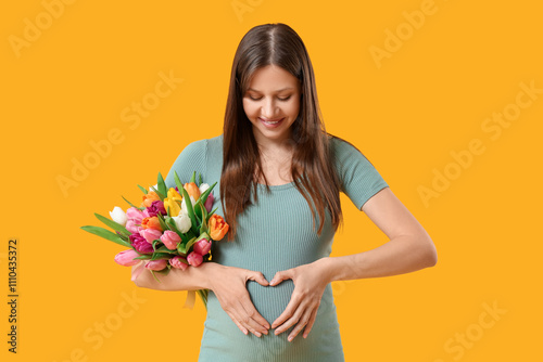 Happy pregnant woman holdin...
