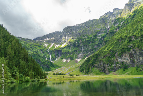 Wandern in den österreichischen Alpen photo