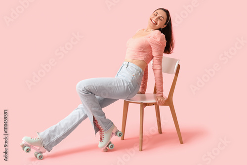 Beautiful young woman in ro...