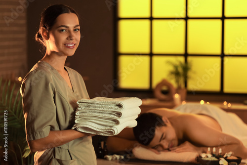Female massage therapist wi...