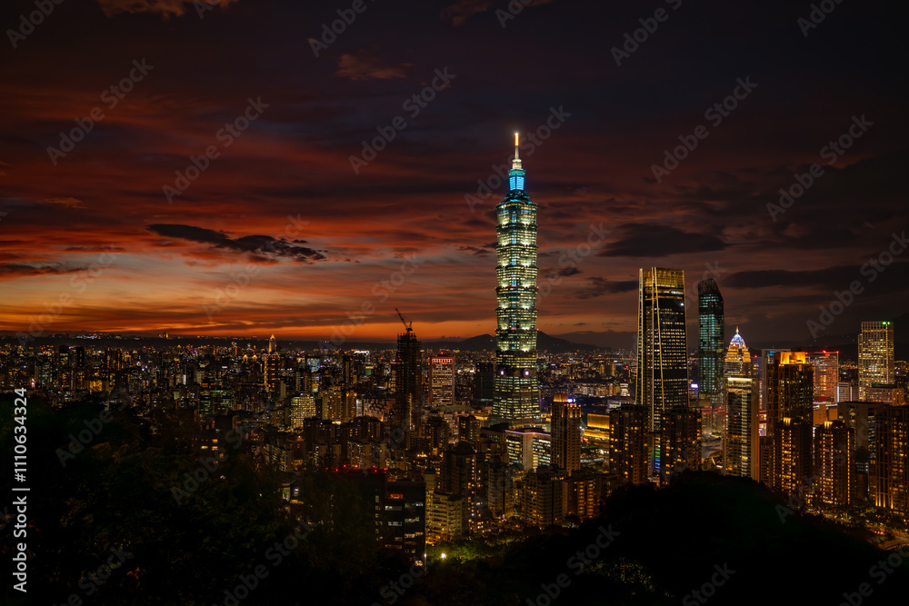 Fototapeta premium 夕焼けの台北市