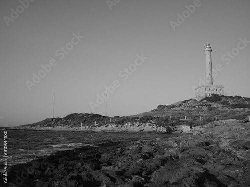 Faro de Cabo de Palos en Murcia, vista en blanco y negro