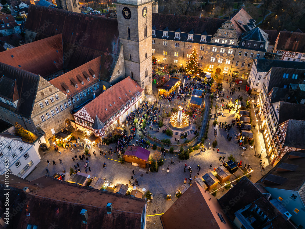 Obraz premium Gemütlicher Weihnachtsmarkt in Öhringen, Deuitschland