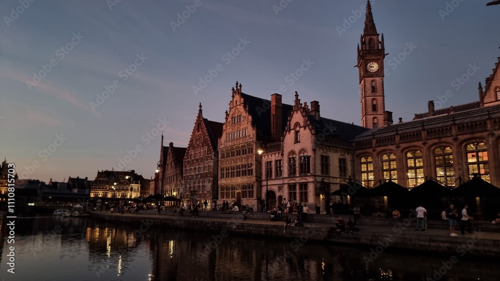 Naklejka premium Gent in der Abenddämmerung