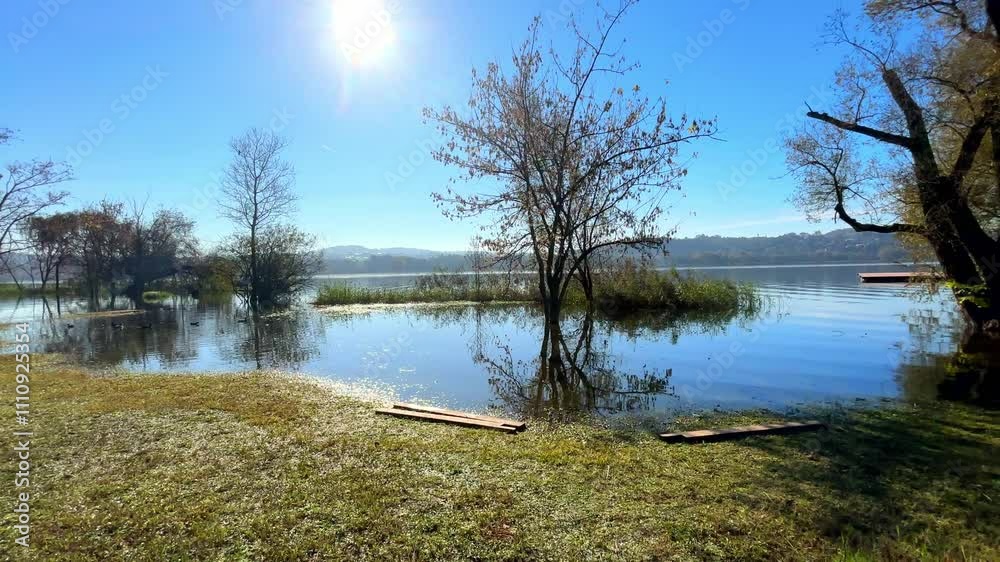 lago di varese alla schiranna in italia, 2 novembre 2024 lago di varese alla schiranna in italia, 2 novembre 2024