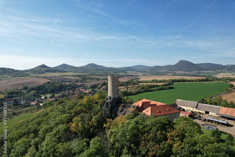 Fototapeta premium Aerial panorama of Skalka Castle in Vlastislav Bohemia showcasing its historical significance and scenic surroundings in the Czech countryside, a blend of culture and nature.