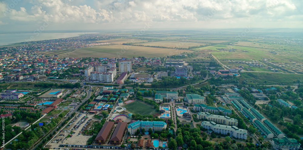Obraz premium City with a lot of buildings and a large green area