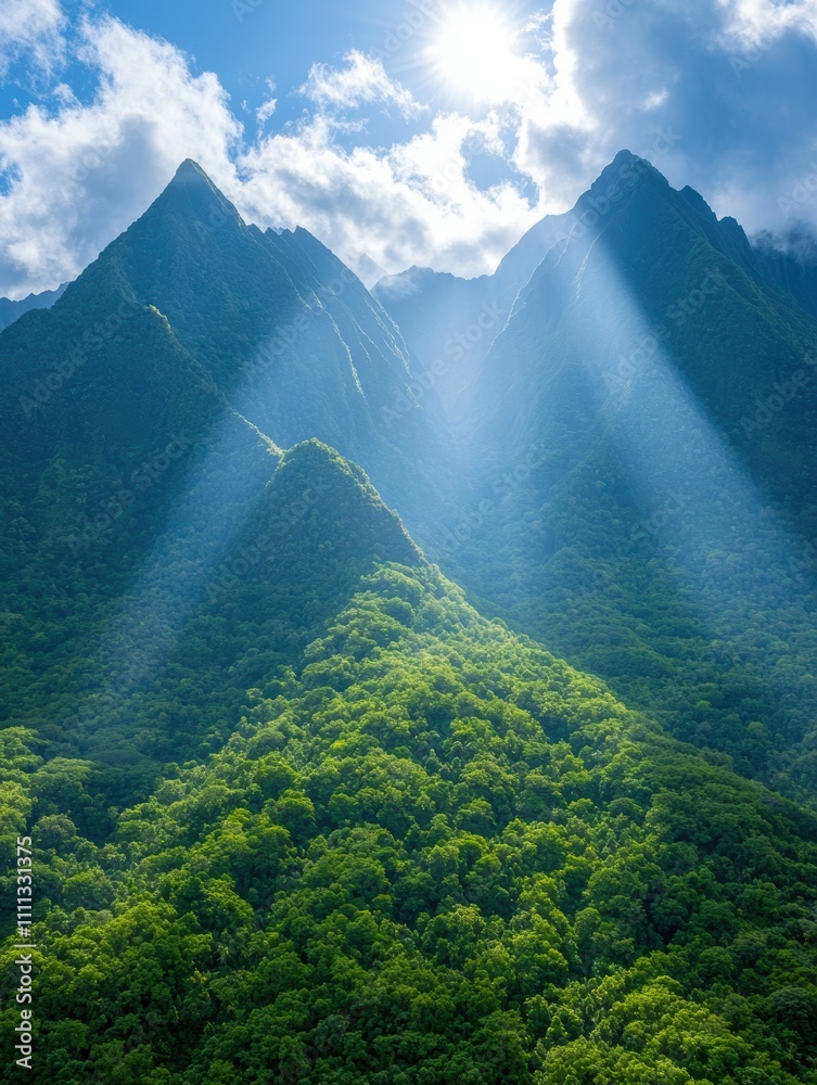Obraz premium Lush green mountains and clouds in the sky
