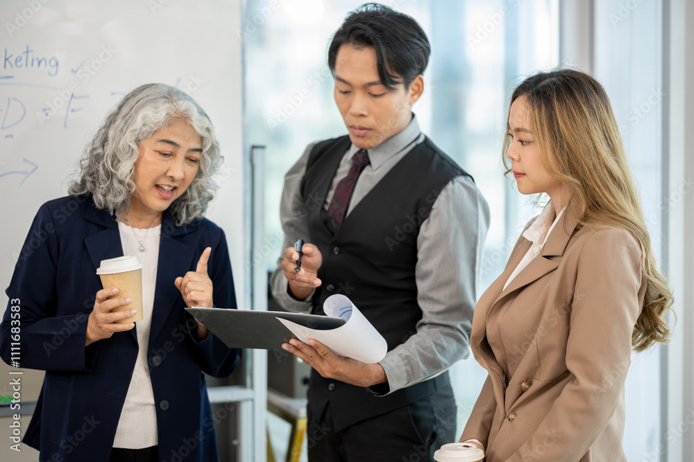 Executives are having a meeting with employees to discuss business planning in a conference room. Executives are having a meeting with employees to discuss business planning in a conference room.