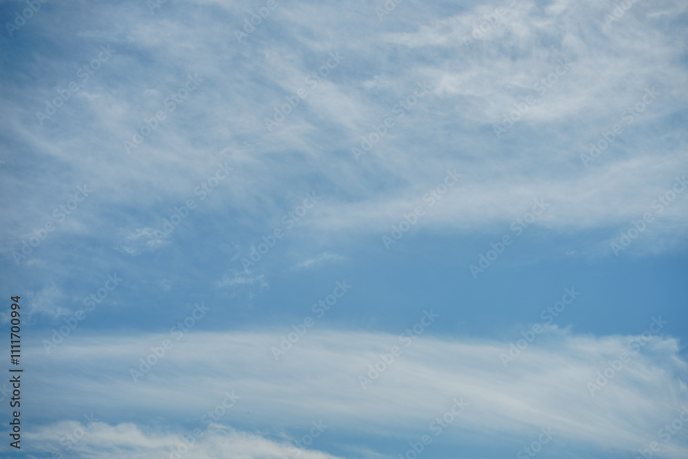 穏やかな秋の青空と雲 穏やかな秋の青空と雲