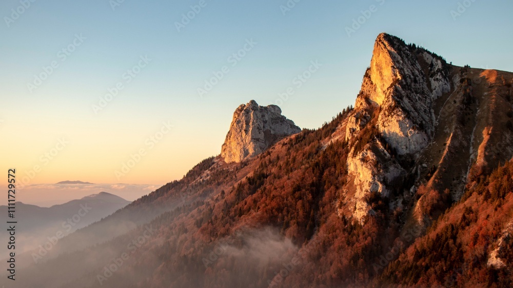 Fototapeta premium Coucher de soleil au dessus d'Annecy
