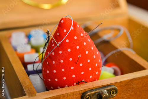 Fotografija bright red pincushion shaped like a strawberry сraft tutorials sewing and DIY ki