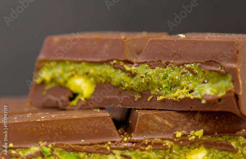 Obraz na płótnie Dubai chocolate, green kataifi and peanut butter. Trendy dessert. w salonie