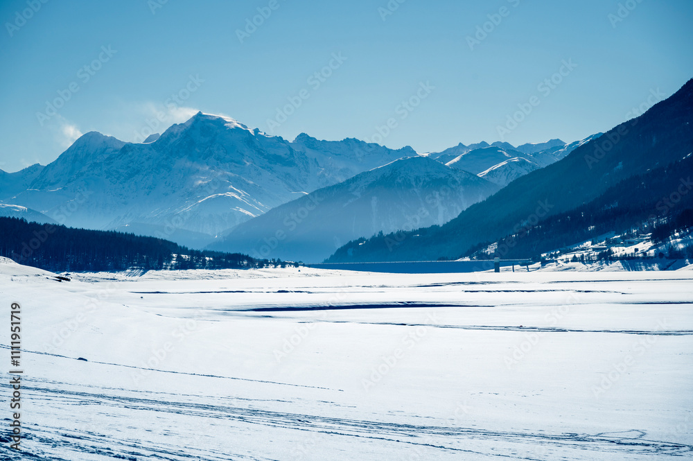 Fototapeta premium lake, church, tower, resia, italy, landscape, sky, old, mountain, travel, water, nature, alps, bell, blue, landmark, architecture, vinschgau, tourism, historic, view, reschensee, alpine, curon, scener