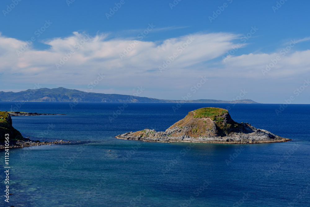 Fototapeta premium 利尻島夕日ヶ丘展望台からのポンモシリ島