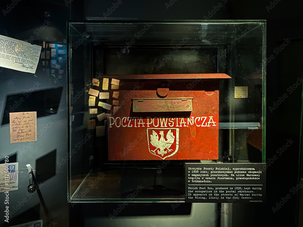 Fototapeta premium Skrzynka na listy poczty powstańczej - eksponat w Muzeum Powstania Warszawskiego