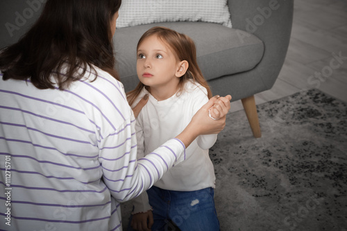 Mother threatening her litt...