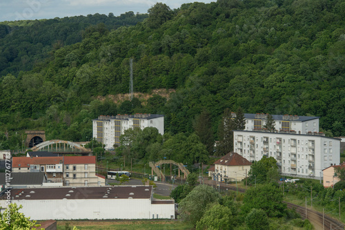 Vue générale de la petite ville de Joeuf en Meurthe et Moselle, ancien haut lieu de la sidérurgie connu pour ses forges.  photo