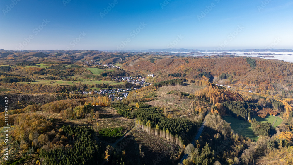 Fototapeta premium Luftbild sauerländer Berge bei Bilstein Lennestadt