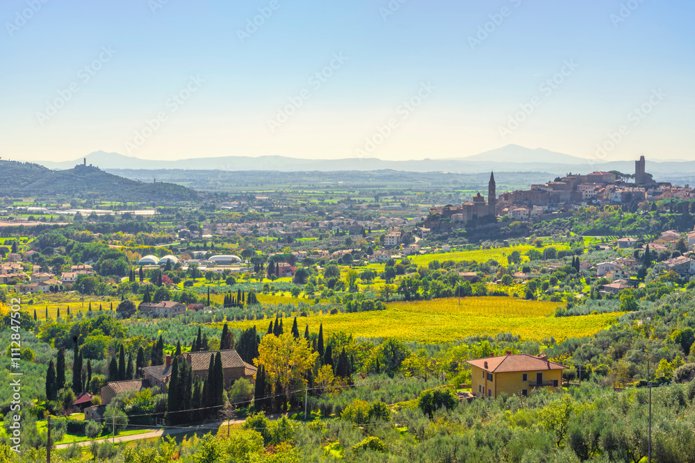 Obraz premium View of historic town of Castiglion Fiorentino and the Val di Chiana. Tuscany, Italy