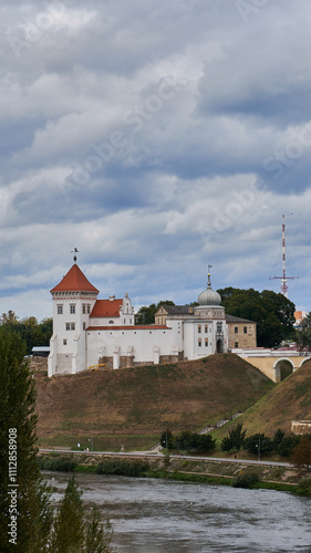 Ancient architecture. An old historical castle or estate. Historical and cultural value.